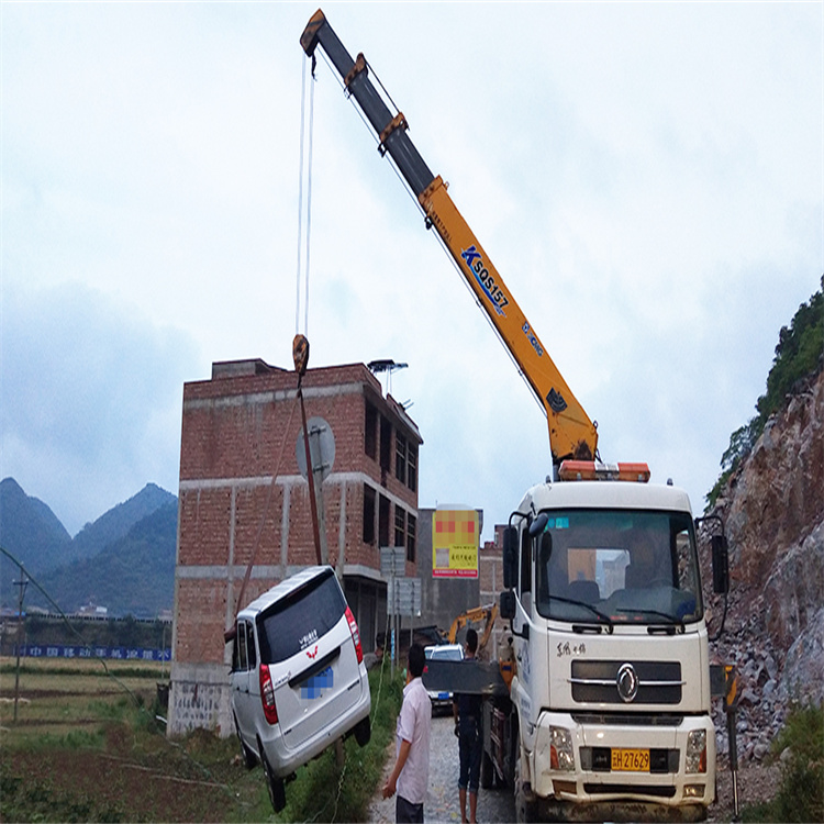 阜阳道路交通事故救援吊装案例